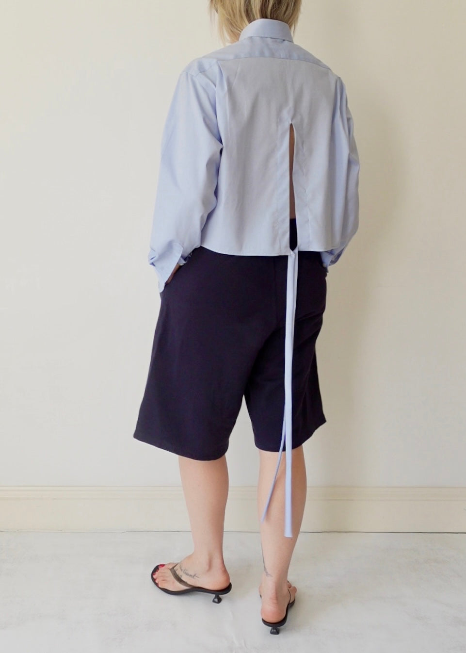 The Signature - Pale Blue